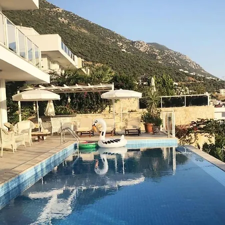 You Will Love This Luxury 5 Bedroom Villa, 1051