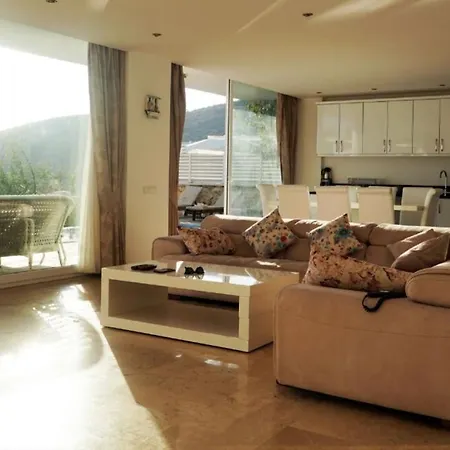 You Will Love This Luxury 5 Bedroom Villa, 1051 Villa